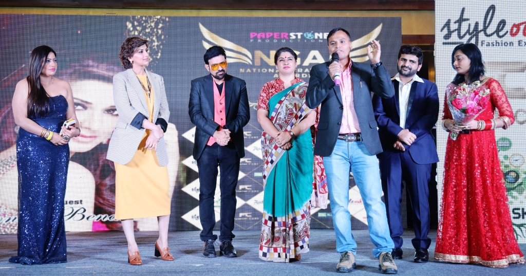 Actress Sonali Bendre,Vine Arora,Gurudev K Aneja & others